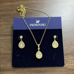 SWAROVSKI teardrop earrings and necklace set gold tone